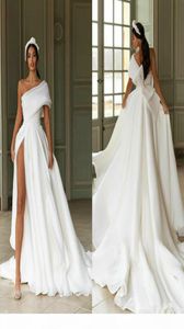 One Shoulder Float Wedding Dresses Thigh High Slit Appliqued 2020 New Bridal Gowns with Big Bow Sweep Train Robe De Mariee1018846