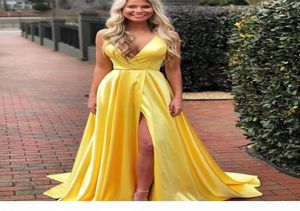 2020 Ny gul A Line Prom Dress Sexig Deep V Neck High Slit Long aftonklänningar för kvinnor Plus Size Billiga Gala Special Event Dress3171522