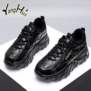 Buty swobodne 2024 Modna platforma odporna na noszenie dla kobiet oraz aksamitne zagęszczenie Keep Korean Style All-Match Running Sneakers Winter