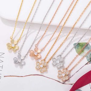 Moda van pequeno colar de três flores artesanato requintado Vildes de ouro pendente de diamante completo com gola para mulheres com logotipo