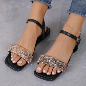 Kadınlar için Sıradan Ayakkabı 2024 Moda tokası kayış sandaletleri yaz nötr özlü günlük düz hafif bayanlar