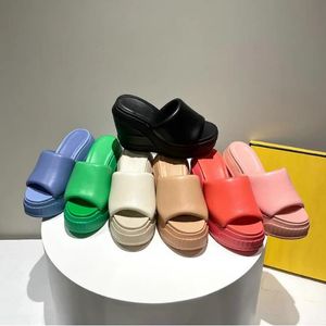 Designerskor Fashion Women Feel Platform Slipper Luxury Leather Rubber Hos Wedge Sandal Summer Casual Beach Shoes Storlek 35-41