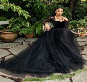 2023 Black Gothic A Line Wedding Dresses Velvet Long Sleeves Lace Vintage Boho Bridal Gowns Sexig öppen rygg med Tulle Sweep Train 1358217