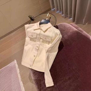 24ss Nuova giacca di jeans ultra delicata MIU fatta a mano con punta per unghie in twill di cotone beige