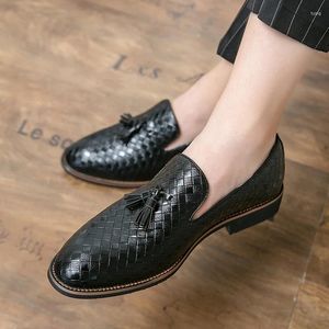 Casual Shoes Woven Pattern Men Loafers Fashion Slip-on Tassel Leather Designer Mens