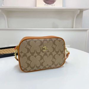 2024 CoachShoulder Bag Luxury Designer Coache 소파 핸드백 작은 정사각형 가방 수평 사각형 질감 편지 고급 감각 레트로 간단한 패션 가방