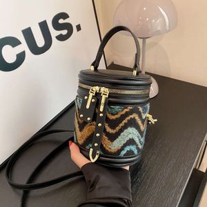 Designer Luxury fashion Tote Bags Korean French style niche high-end design new single shoulder crossbody bag for commuting underarm bucket for going out