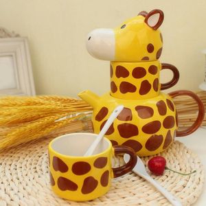 Tazze Set di teiere giraffe creative in ceramica con 2 tazze Tazza di animali dei cartoni animati per adulti Regalo di compleanno per bambini Tazza di acqua di latte