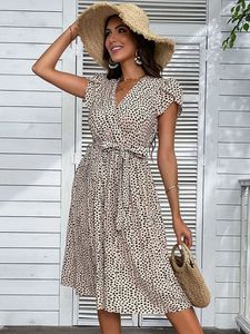Damen-Kleid mit V-Ausschnitt, kurzen Ärmeln, Leopardenmuster, hoher Taille, Stranddruck, mittellang, 240325