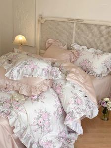 Set di biancheria da letto in raso di puro cotone a quattro pezzi per la casa delle donne con stampa floreale romantica lenzuolo extra large da 1,8 m abbinamenti di colori su entrambi i lati