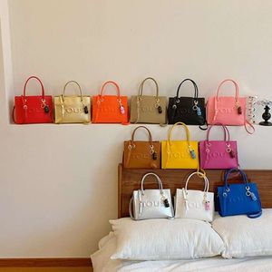 Moda di lusso Moda Pacchetto trasversale Acquista Spedizione gratuita Commercio estero Orso di seta pesca e tempo libero Nuova borsa a tracolla singola a spalla avanzata da donna