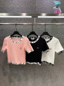 Runway Designer 2024 Summer Women's Letter Neck tröja Fashion Brosch Sticked Tops Short Sleeve Lady Casual Street Wear