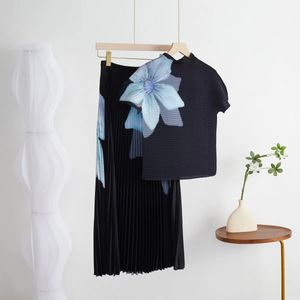 Tvådelt klänning Runway Summer New Flower Print Corn Pleated Short Sleeve T-shirt mode Hög midja Lång kjol Casual Party Set 2024