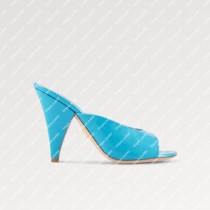 Explosion Hot Super Mule 1Acj6p Azure Blue Debossed Patent Calf Leather Extremt feminin stil minimalistisk design subtila nittiotal känner distinkt konisk form