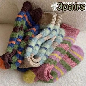 Frauen Socken 3PCS Koreanische Dicken Linien Retro Gestreiften Spiel Farbe Nachahmung Nerz Samt Haarigen Nette Süße Herbst Winter Warm mid-rohr