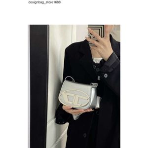 Umhängetasche Designer Mode Marke Kleine Silber Dingdang Tasche Spicy Girl Unterarm Neue trendige und modische Handtasche Quadrat