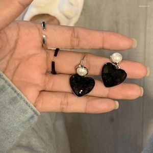 Orecchini pendenti Colore nero geometrico a forma di cuore per le donne Ragazze Trendy Nappa Cuore Stud Zircone intarsiato Accessori di gioielli