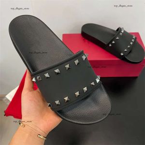 VLTN Slides White Leather Vlogo Red Rubber Sole Slipper Sandal Beach Rivet Sandale Luxury Designer Shoe Outdoor Slide Man Flip Flop Flat Heel Tazz Slippers Loafer 970