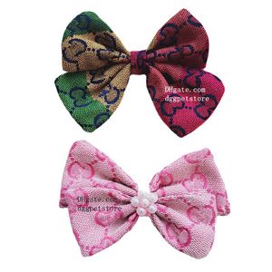 Designer Dog Hair Clips Brand Dog Apparel Bowknot Pearl Bows Ornament för Yorkie Teddy Grooming Hairs Accessories With Classic Letter Mönster Y96