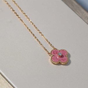 مصمم أزياء CNC نسخة Van Lucky Grass Four Natural Rose Stone Necklace Female مطلي Mijin Lock Bone Chain مع شعار المجوهرات