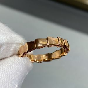 Anel de designer de anel de cobra para mulher diamante mexilhão branco banhado a ouro 18K reproduções oficiais presente de designer de marca para namorada com caixa 047