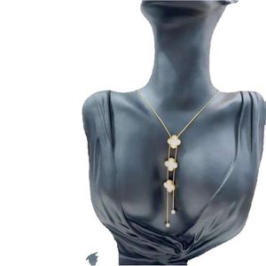 Neue Anhänger-Halsketten für Frauen, 4-/vierblättriges Kleeblatt-Medaillon-Halskette, hochwertige Halsbandketten, Designer-Schmuck vergoldet, Mädchen-Geschenk
