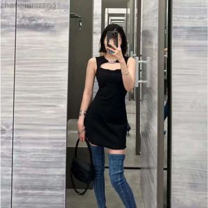 Desginer Diesal T -shirt Diesel High Version ~ Die2024SS Spring/Summer Digging Cutting and Carving Solid Color Sleeveless Spicy Girl Bottom Tank Top Dress for Women