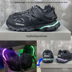 Balenaiicgaa Shoes Track Runnersクラシックパーソナライズされたスポーツデザイナーシューズトラック3.0 Balencaig LEDライトシューズラグジュアリーメンズとレディース充電式LEDライト