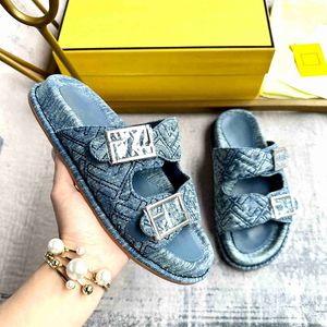 Summer Men Sandals Buty Designer Buty podwójna platforma klamry Slajdy luksusowe dżinsowe dżinsowe suwaki na plażę na plaży zwyczajny rozmiar 35-45