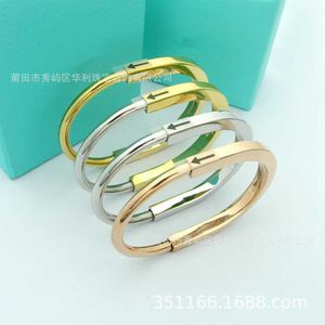 Designer High Edition TC U-shaped Smooth Lock Bracelet with Irregular Square Tube Color Block Personalized Fashion Simple Titanium Steel Couple