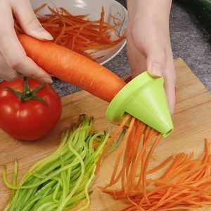 2024 Köksverktyg Vegetabilisk frukt Multifunktion Spiral Shredder Peeler Manual Potato Morot Radish Rotating Shredder Grater