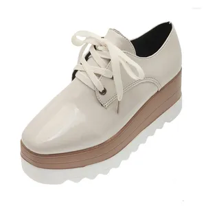 Sapatos casuais 2024 Mulheres apartamentos mocas mocassins Fashion Creepers Lady Loaffers Ladies Lace Up Plata