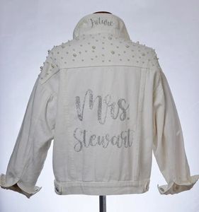 Noiva para ser personalizado White Pearl Jacket Jacket Bachelorette Presentes de casamento Nome personalizado Vestido de dama de honra Jean Coats 240429