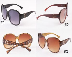 Модные бренды Женщины Дешевые солнцезащитные очки 8013 Burst Trend Glashes для солнцезащитных очков для женщин на открытом воздухе Big Rame Sun Shades Sun Glasse3633651