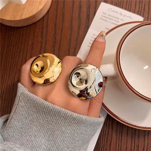 Xialuoke European American Style Eye Ripple Disc Mushroom Ring for Women Fashion Retro High Sense Metal Ring Smycken Tillbehör 240416