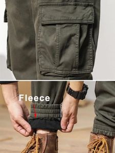 Herrbyxor 2024 Multi-Pockets Winter Cargo Men Fleece Liner Tjock varm Slim Fit Joggers Streetwear Casual Cotton Thermal Trousers