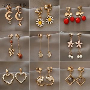 Clip in stile coreano sugli orecchini senza festa piercing Birthday Flower Heart Flower Cuffi Reghip 240418