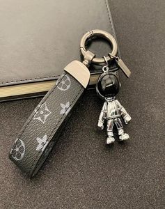 Designers keychain trend old flower highend keychains simple leather pendant personalized astronaut key chain ring2630874