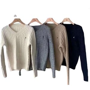 Tasarımcı Kadın Gömlek Erkekler Giyim Kadınların Orijinal Kalitesi Yeni Feel Çok Slim Style Pony Sweater Tidy Yumuşak Ağda Kızarmış Hamur Twists V-Neck Triko 47