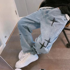 Отпечатки джинсы мужчины уличная одежда мешковаты с широкими джинсами корейские модные шторы с прямыми повседневными джинсовыми брюками 240417