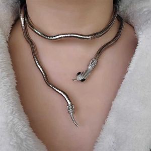 Personalized winding snake shaped necklace ins cool and niche design sense Spicy girl dark black collar for women and men accessories