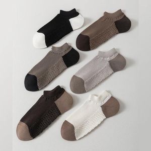 As meias masculinas para a malha de verão finas de cor curta combinam de lazer homens baixos cenas macias para a pele