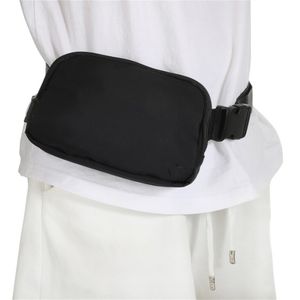 LL Yoga Çanta Her Yerde Kemer Çantası 1L Fanny Pack Tasarımcı Klasik Göğüs Naylon Kadın Erkekler Omuz Crossbody Bel Çantaları Peluş Tote Çanta