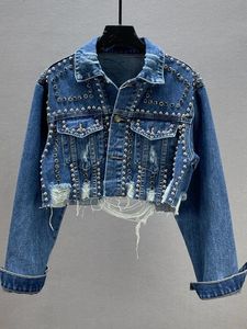 Женская джинсовая куртка весна лето в тяжелой промышленности заклепки заклепки Жанна Женщины изношенные бисера для ногтей джинсовый курт 240416