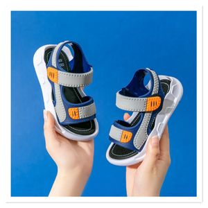 Boys Sandals Summer Mid Big Boys Soft Sole Anti Slip Kids Scarpe per bambini Scarpe da spiaggia 240417