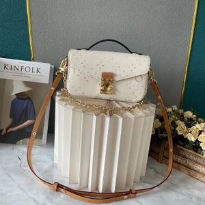 Designer Bag Crossbody Women Axel vit blomma avtagbar kedja Rem Fashion Letters Internt kreditkortsbil guldhårdvara M81992