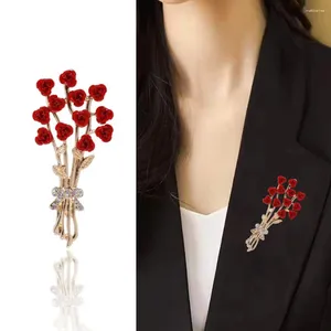 Broscher kvinnor emalj rosblomma bukett form brosch stift koreansk stil lysande strassinlägg inlay klänning kappa märke smycken tillbehör