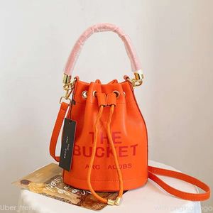 3月のデザイナーバッグ高品質The Leather Bucket Bag MJ Womens Sholend Fashion Bucket Handle Pures Handbag Crossbody Bag Tote Classic Drawstring Unisexバッグ30