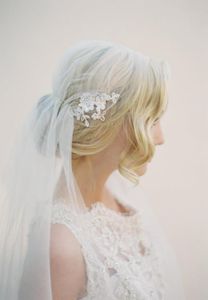 Juliet Wedding Veil White Ivory Champagne Cut Edge Two Lay Waltz Längd med Cam Applique Bridal Veil 124A5463502