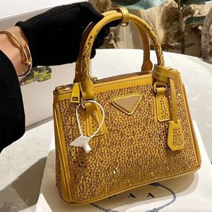 Luxury Womens Tote Bag Handbags Totes Handbag Designer Bags Mini Shoulder Pretty Leather Triangle Carrying Small Medium Makeup Banquet Top Quality Backpacks N2L6